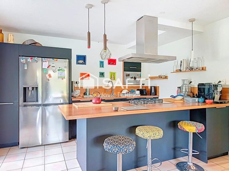 Maison - 219 m² - 8 pièces