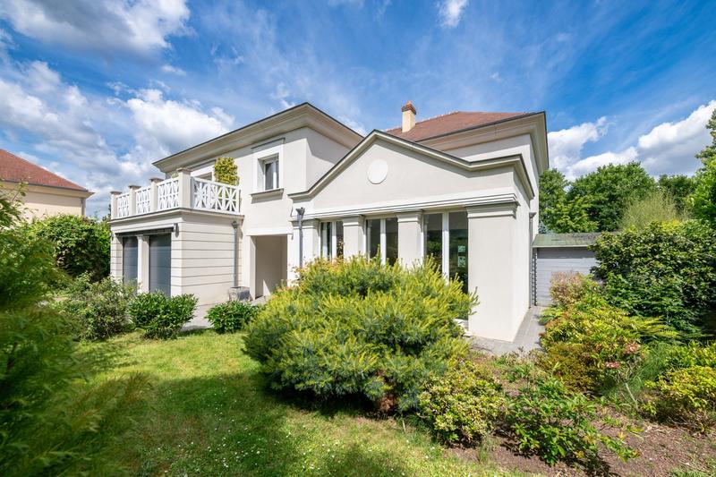 Maison contemporaine - 214 m² - 8 pièces