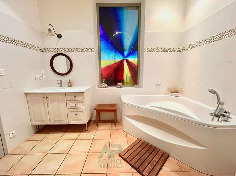 Maison - 203 m² - 5 pièces