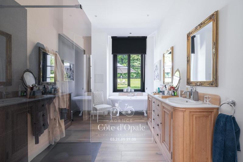 Maison - 350 m² - 8 pièces