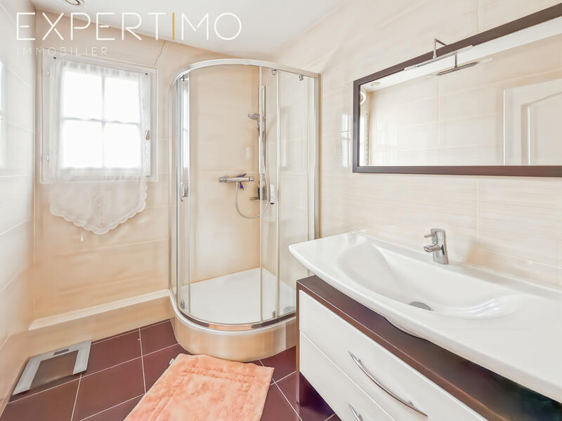 Maison - 156 m² - 8 pièces