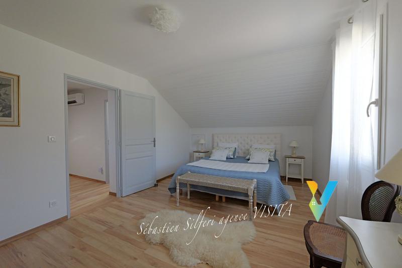 Maison - 195 m² - 9 pièces