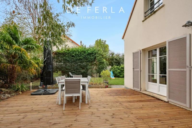 Propriété - 210 m² - 8 pièces