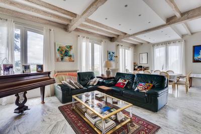 Maison - 250 m² - 8 pièces