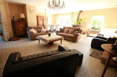 Maison - 650 m² - 20 pièces