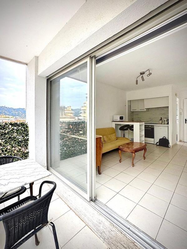 Studio - 25 m² - 1 pièce