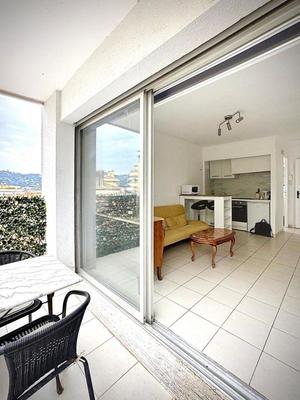 Studio - 25 m² - 1 pièce