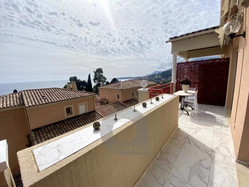 Maison jumelée - 94 m² - 5 pièces