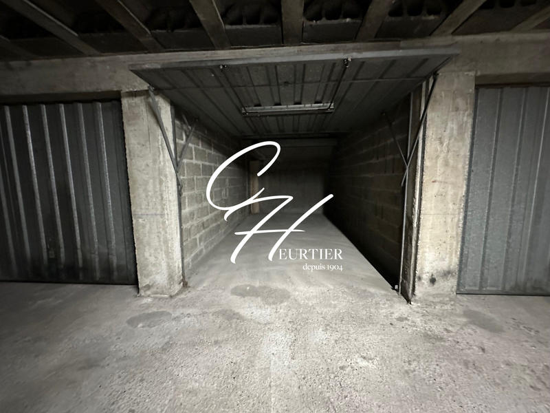 Parking / Garage - 12 m²