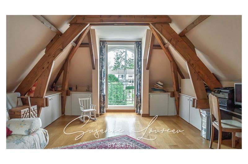 Villa - 215 m² - 9 pièces