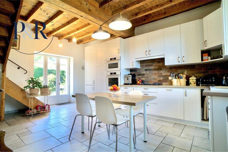 Maison - 222 m² - 8 pièces