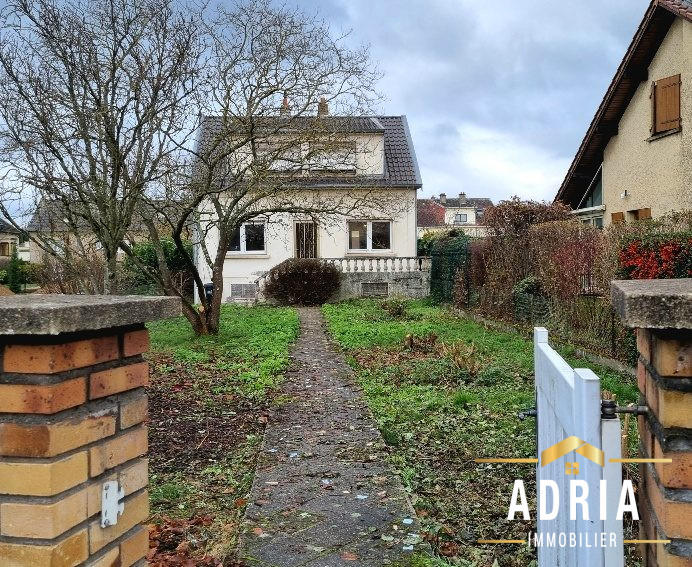 Maison - 90 m² - 5 pièces