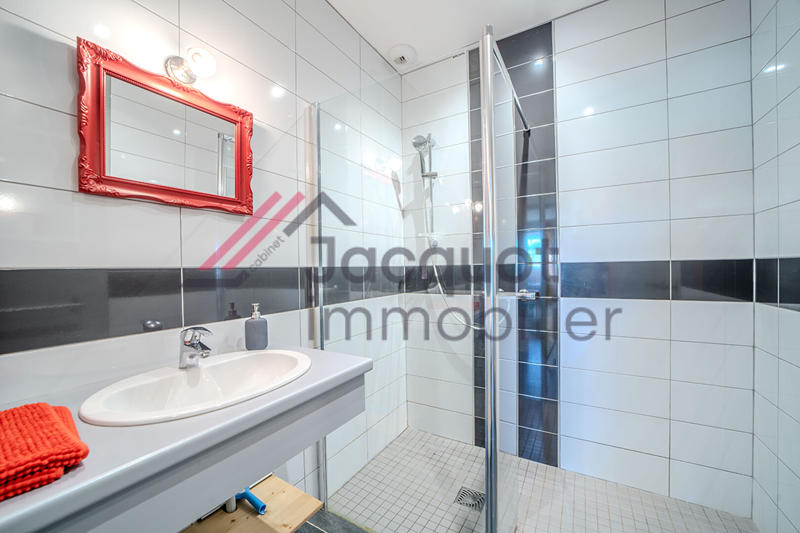 Maison - 300 m² - 9 pièces