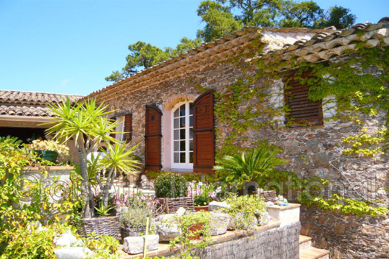 Propriété - 475 m² - 7 pièces