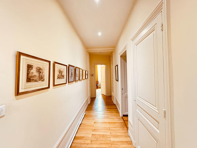 Appartement - 218 m² - 5 pièces