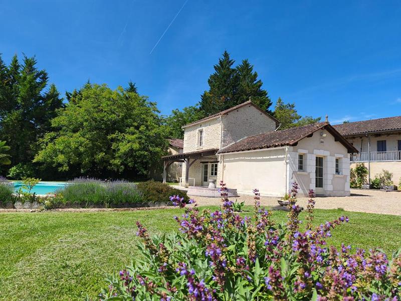 Maison - 295 m² - 10 pièces