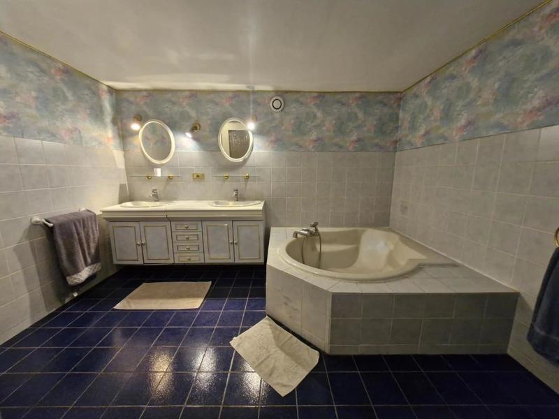 Moulin - 300 m² - 10 pièces