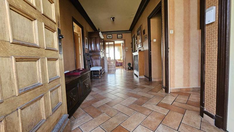 Maison - 255 m² - 8 pièces