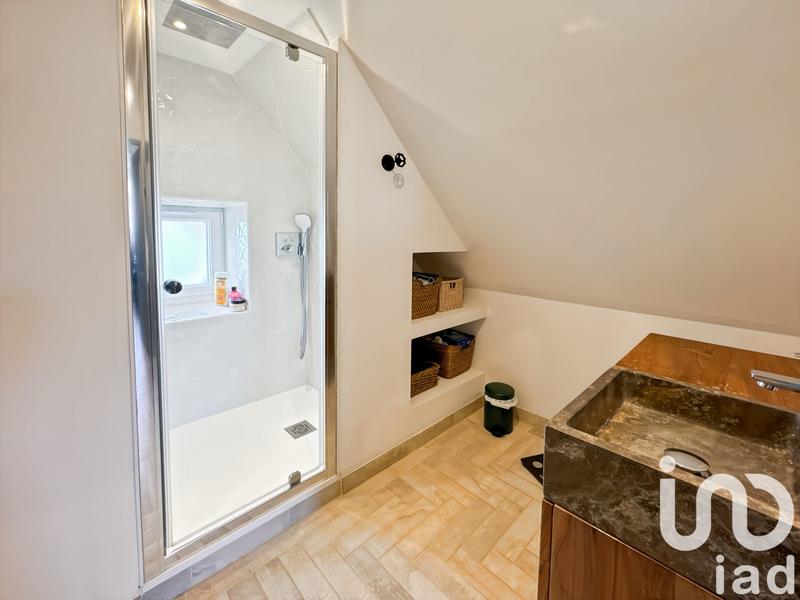 Maison - 220 m² - 7 pièces