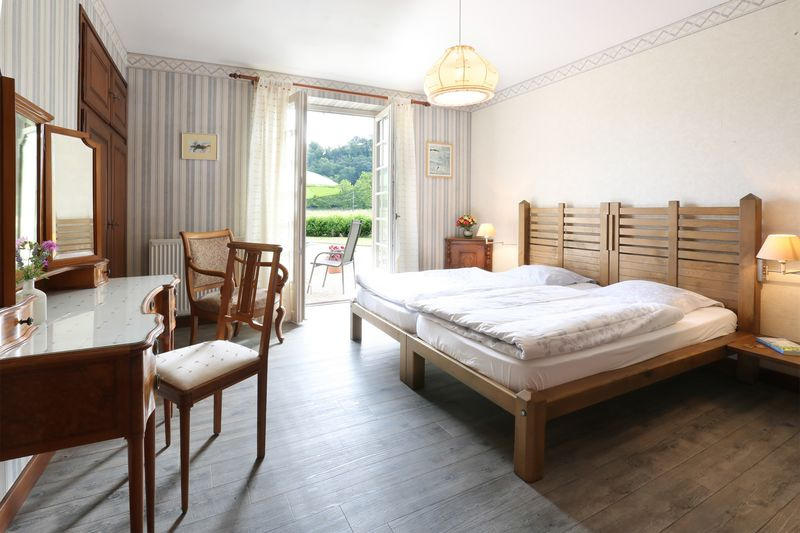 Propriété - 300 m² - 11 pièces