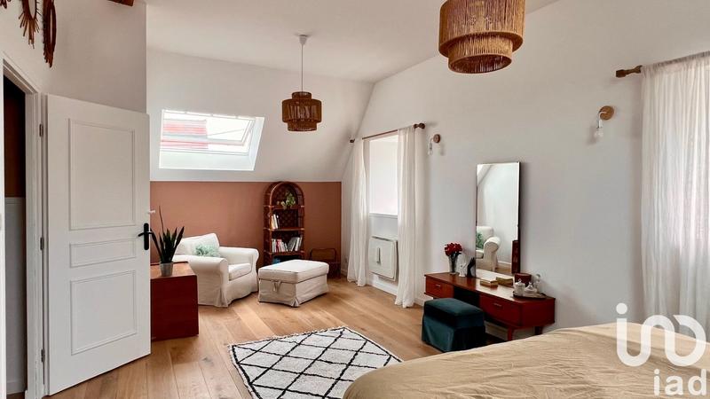 Maison - 240 m² - 8 pièces