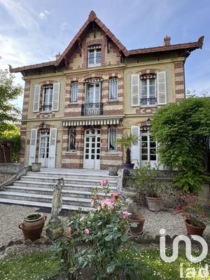 Maison - 192 m² - 10 pièces