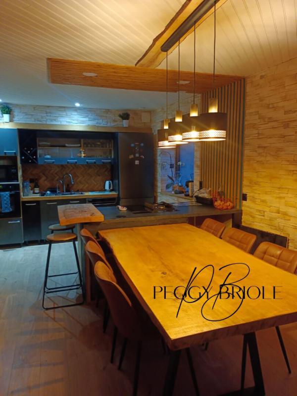 Maison - 200 m² - 9 pièces