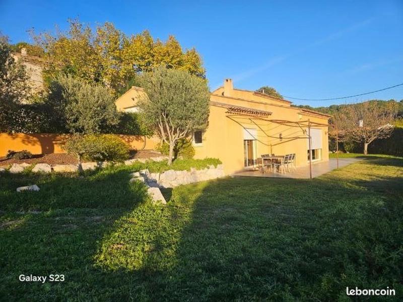 Villa - 244 m² - 6 pièces