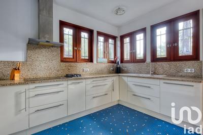 Maison - 195 m² - 12 pièces