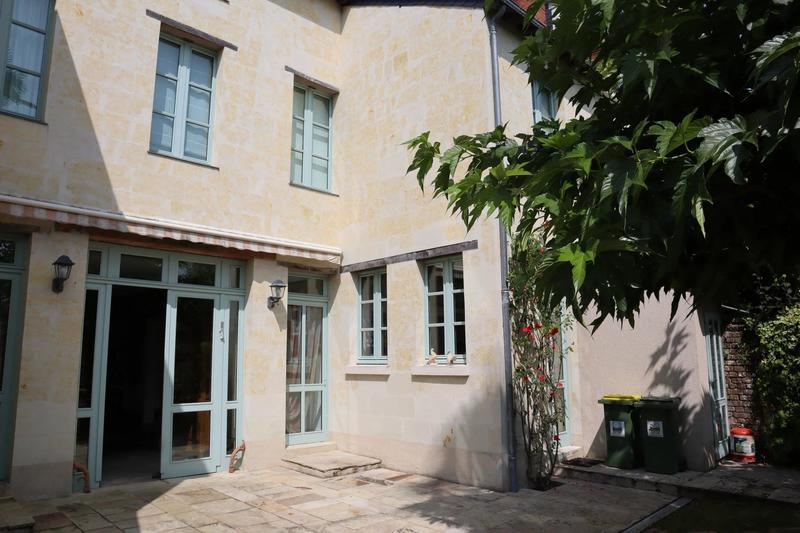 Maison - 275 m² - 10 pièces