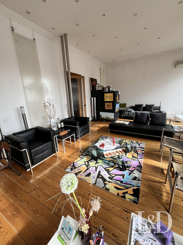 Maison - 235 m² - 8 pièces