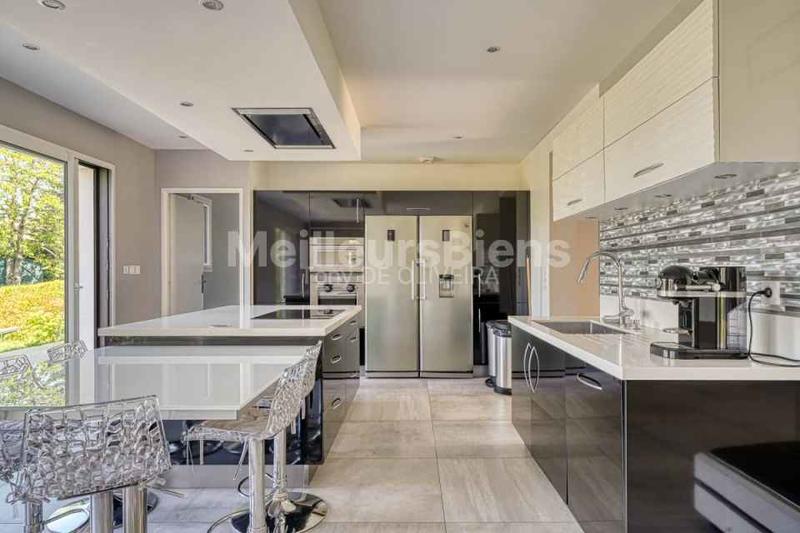 Maison - 210 m² - 8 pièces