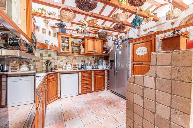 Maison - 250 m² - 10 pièces