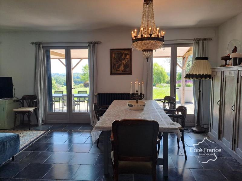 Maison - 230 m² - 9 pièces