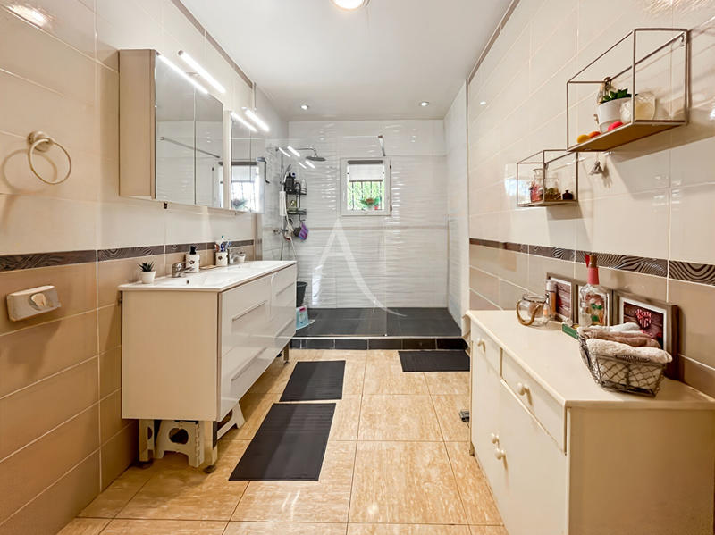 Maison - 165 m² - 5 pièces