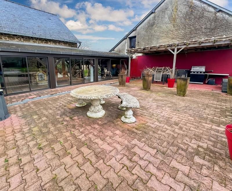 Maison - 252 m² - 6 pièces