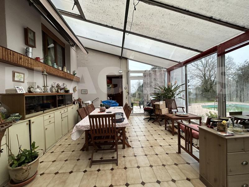 Maison traditionnelle - 210 m² - 7 pièces