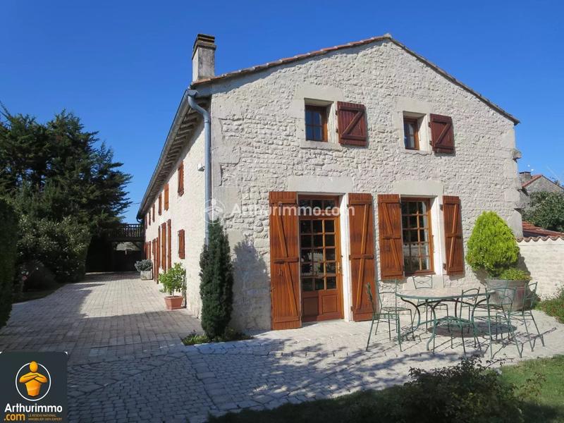 Maison - 274 m² - 8 pièces