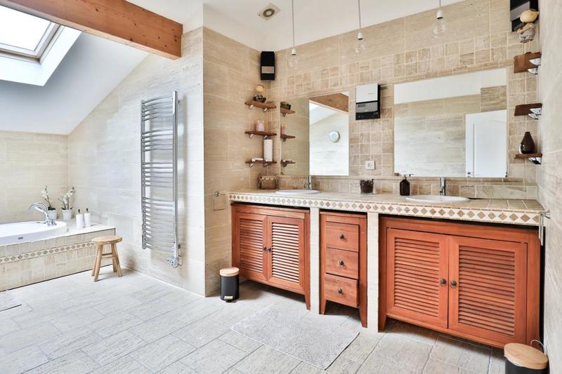 Maison - 220 m² - 5 pièces