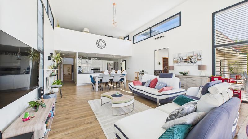 Maison - 232 m² - 7 pièces