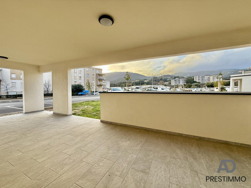 Local commercial - 122 m²