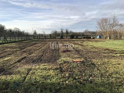 Terrain constructible - 738 m²