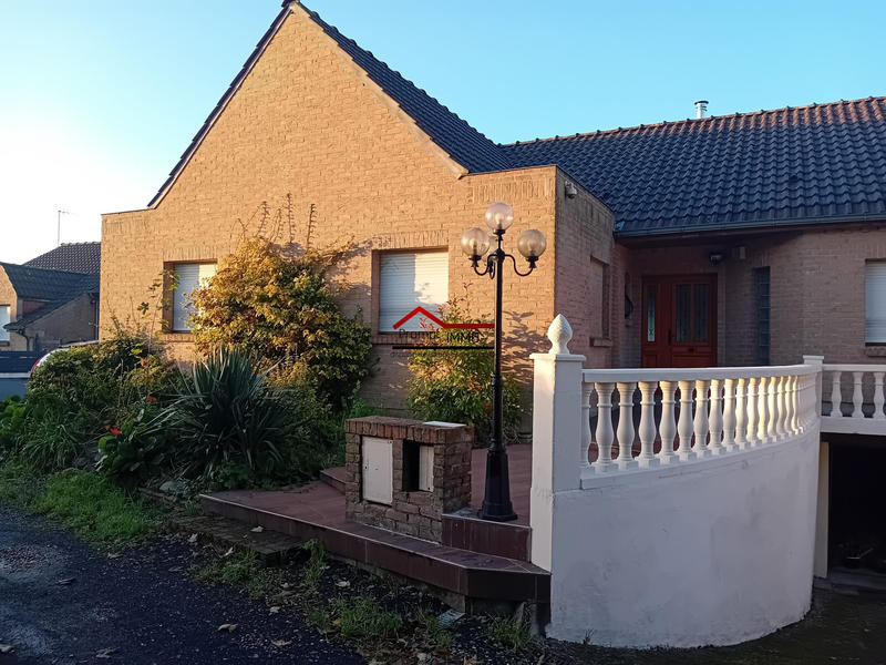 Maison - 168 m² - 9 pièces