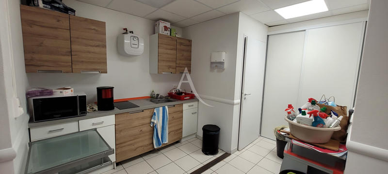 Bureau - 355 m² - 17 pièces
