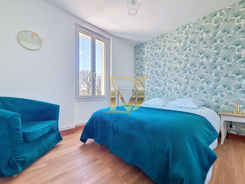 Maison - 300 m² - 12 pièces