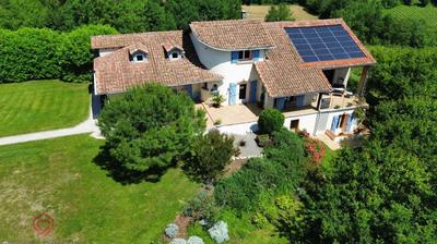 Propriété - 390 m² - 8 pièces