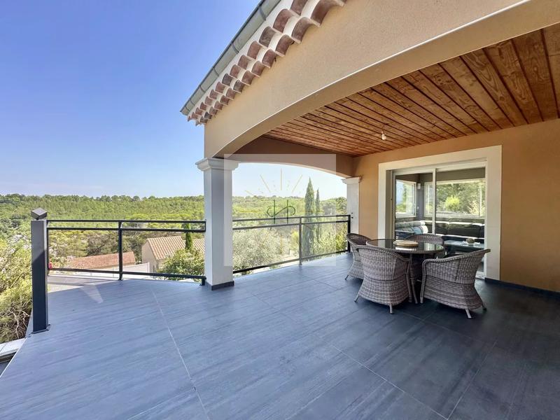 Maison - 228 m² - 9 pièces