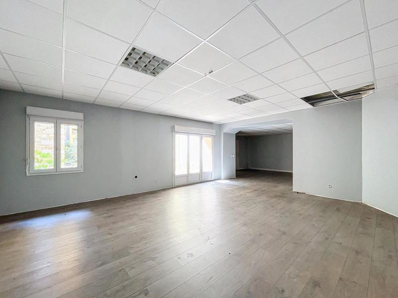 Local d'activité / Entrepôt - 210 m²