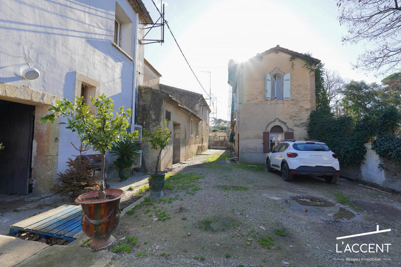 Château - 3 038 m² - 55 pièces