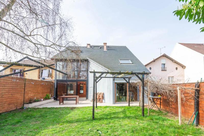 Maison de bois - 220 m² - 8 pièces